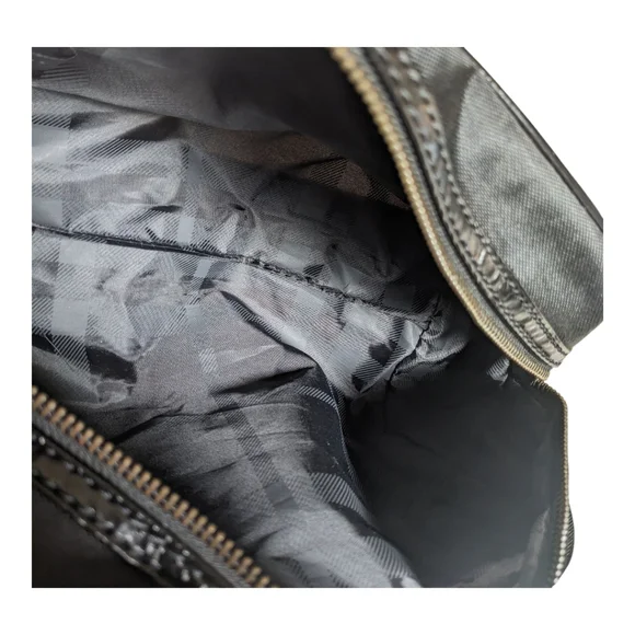 Burberry Fragrances Black Cosmetic Dopp Kit Vegan Leather Zip Top, NWT GWP Item - Picture 7 of 10